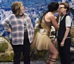 Kendall Jenner Lesbian Porn - Gal Gadot Sets SNL On Fire: Plays Kendall Jenner Kisses Kate McKinnon