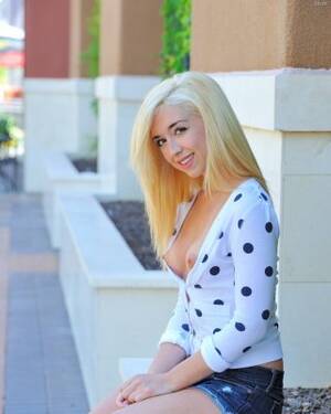 natural boobs small perky butts - Hot young blonde with perky tits in shorts baring small round ass in public  Porn Pictures, XXX Photos, Sex Images #2573317 - PICTOA