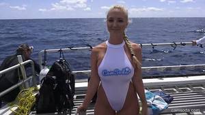 Attacked - Porn star 'attacked by shark' during underwater  photoshoothttp://metro.co.uk/video/Porn-star-attacked -shark-underwater-photoshoot-1459415