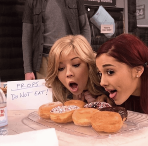 Ariana Grande Screaming Porn - Jennette McCurdy and Ariana Grande: Pet/Scream Queens : r/CelebrityHorror