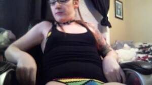 nerdy shemale jack off - Nerdy looking shemale jerking off alone - shemale porn at ThisVid tube