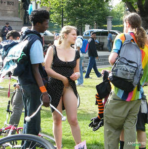 college voyeur pussy - a nice candid voyeur of a college girl itchy and lifting up her dress to  scratch