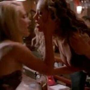 Emily Vancamp Lesbian Porn - SVU' and 'Revenge' Show Dueling Lesbian Kisses - Video