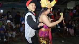 Balinese Porn - ... Bali Community Leaders has previously stated strong discomfort with the  Joget Bumbung. â€œWe are trying to encourage various parties to ban the porn-like  ...