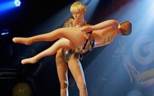 Miley Cyrus Doing Porn - Miley Cyrus se pasa al porno | loc | EL MUNDO