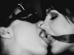 kinky lesbian kiss gif - Why kinky sex is so fun in 12 explicit gifs - We Love Good Sex
