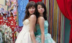 Demi Lovato Selena Gomez Real - A Brief History Of Selena Gomez And Demi Lovato's Complicated Friendship