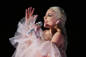 Miley Cyrus Porn Bondage - Lady Gaga has canceled the final 10 dates of her Joanne World Tour due to '