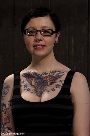 Endur - Pierced and tattooed gal's tits turn pur - XXX Dessert - Picture 1 ...