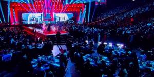 Avril Lavigne Getting Fucked - Avril Lavigne rages as topless eco-warrior gatecrashes stage at Juno awards  | indy100