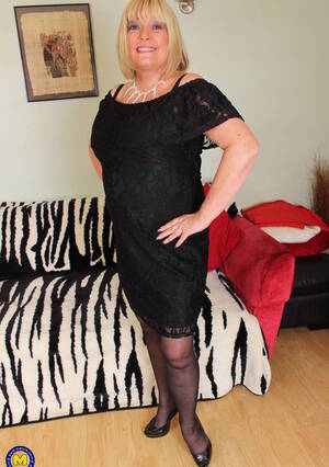 chubby mature english - Chubby British mature lady doing her younger lover - Granny Porn