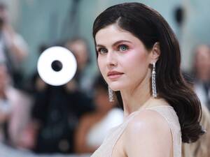 Alexandra Daddario Sex - Fans praise Alexandra Daddario as she shares nude photo from mountain  vacation: 'An angel' | The Independent