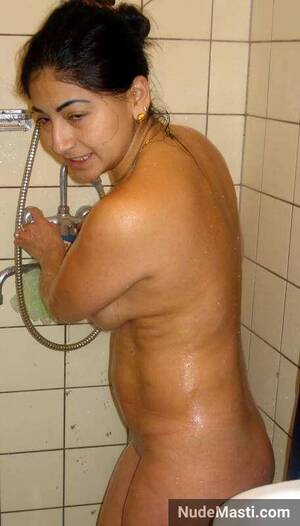 indian xxx bhabhi naked in bathroom - Cute Indian Bhabhi Sexy Nude Bath Photos - 9 Erotic Naked Pics