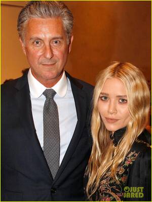 Mary Kate Olsen Porn - Mary-Kate Olsen: NYAA Take Home a Nude Benefit!: Photo 2590986 | Mary-Kate  Olsen, Olsen Twins Photos | Just Jared: Entertainment News