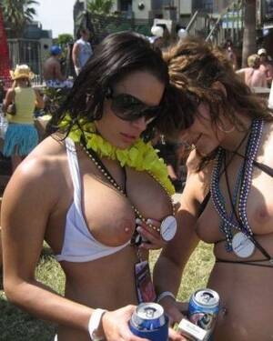 college public tits - Hot Drunk College Girls Flashing Perky Tits In Public Porn Pictures, XXX  Photos, Sex Images #3313539 - PICTOA