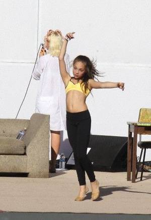 Maddie Ziegler Fucking - Ok sia is way to fucking adorable. Maddie ZeiglerMackenzie ZieglerDance ...