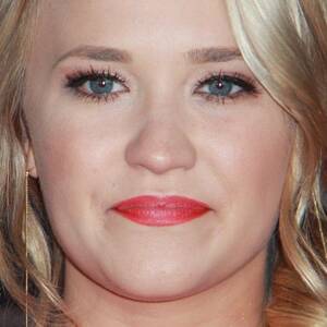 Emily Osment Porn Captions - Emily Osment's Makeup Photos & Products | Steal Her Style