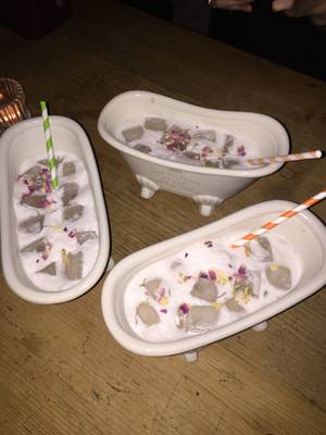 Food Porn Bath - Bath Tub -Cocktail at Raygrodski Zurich