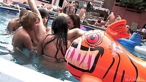 lesbian girls in the pool - lesbian group pool - Gosexpod - free tube porn videos