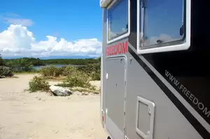 nude beach caravan - Naturistcamping pÃ¥ Korsika - camping riva bella | FREEDOMtravel