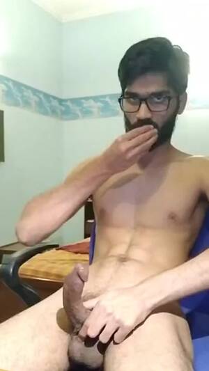 indian nerd handjob - Skinny indian nerd takes a study break to wank - ThisVid.com