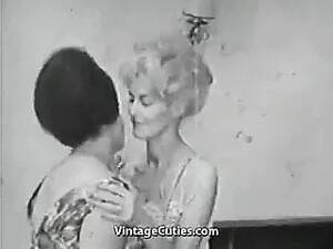 fat vintage lesbians - Free Vintage Mature Lesbian Porn Videos (280) - Tubesafari.com