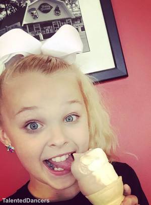 Jojo Siwa Naked Xxx - Because no one likes us i had a crush on Mark and Carson has a crush on  Paige but Paige mite like him~Jojo