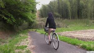 asian sex bike - Mature Japanese Outdoor Bottomless Bicycle Riding And Sex - VJAV.com