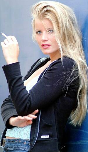 blonde school girl anal - Lea De Mae - Wikipedia