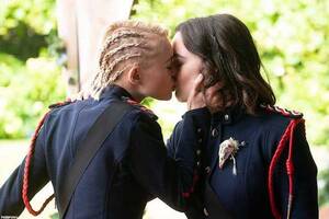 Kaley Cuoco Lesbian Porn - The 15 Best LGBTQ+ TV Shows of 2020