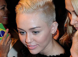 Miley Cyrus Nude Blowjob - Miley Cyrus: 'We Can't Stop' sign of trouble? Already Down to #4 on iTunes:  ohnotheydidnt â€” LiveJournal - Page 2