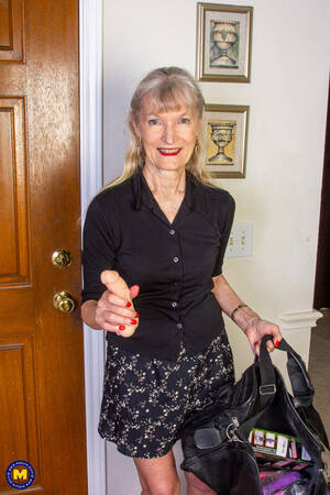 69 Year Old Porn - 69 year old Candis has a bag full of kinky toys - Mature.nl
