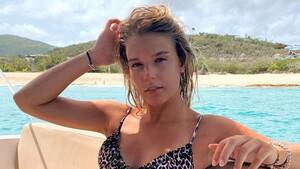 beautiful hairy nudists - Single OnlyFans model lets blokes date her if they pass her 'giant' quiz -  Daily Star