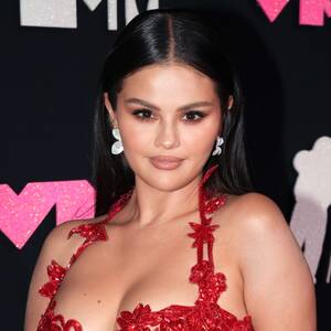 cum shot hentai selena gomez - Selena Gomez's Dating History - Selena Gomez's Ex Boyfriend List