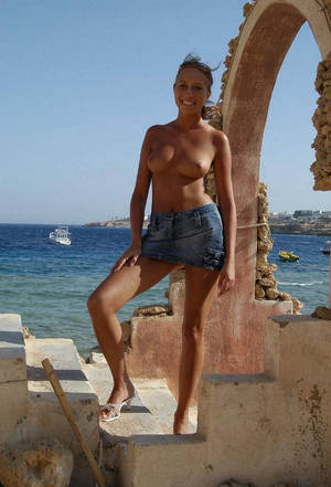 free beach vacation nude - 