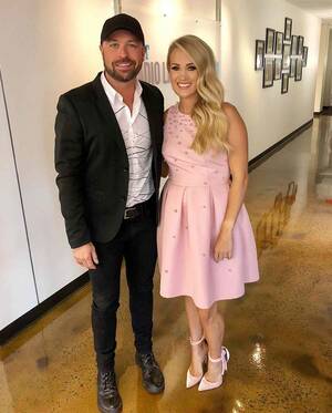 Carrie Underwood Sex Tape Porn - Pregnant Carrie Underwood Wears Pink, Doesn't Know Baby's Sex