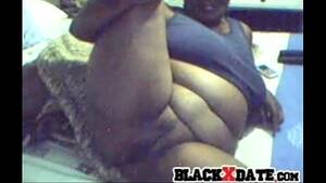 black mature spreading ass fuck - Thick black mature spreads her big ass cheeks - XVIDEOS.COM