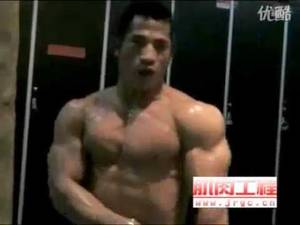 Huge Bodybuilder - Huge bodybuilder poses nude in lockerroom after workout