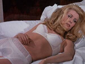 Alyssa Milano Anal Porn - El falso temor al retorno de la puritana | Feminismo | S Moda | EL PAÃS