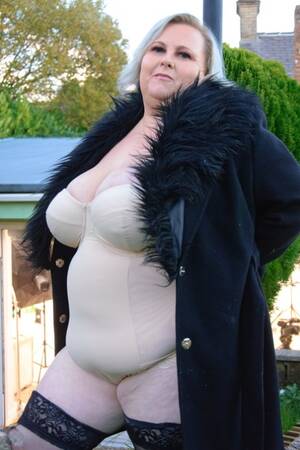 mature bbw nude outdoors - Outdoor Mature BBW Porn Pics & MILF Sex Photos - IdealMilf.com