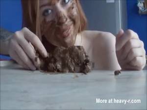Elephant Shit Porn - Girl Smears And Eats Her Shit