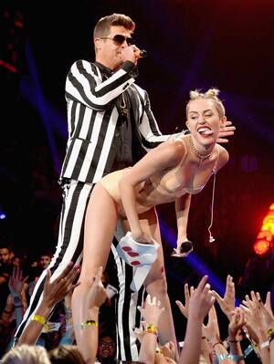 Miley Cyrus Porn - Miley Cyrus Didn't Wear Bikini for 2 Years After VMAs Criticism