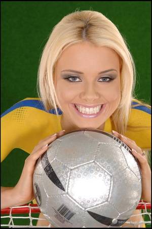 Mexican Soccer Babes Porn - sexy-soccer-bodypaint-babes-123