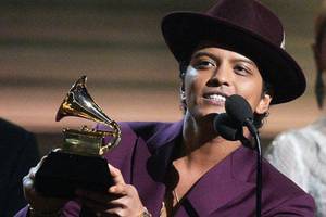 Bruno Nazi Porn - Bruno Mars Hater Pummeled by Fans on Twitter: 'Find Another Artist to Fit  Your Agenda'