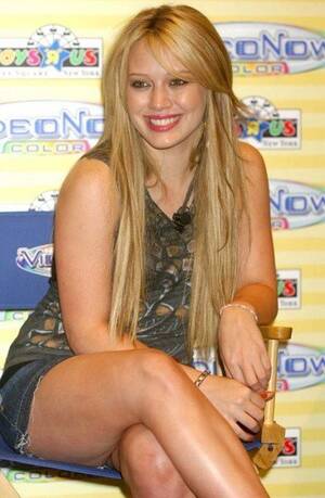 free upskirt porn gifs hilary - Hilary Duff hot legs and upskirt