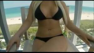 bikini blonde interracial - who is girl? - XVIDEOS.COM