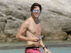 brazilian topless beach paparazzi photos - Brazilian Footballer Ricardo Kaka Paparazzi Shirtless Photos -  Gay-Male-Celebs.com