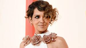 Halle Berry Porn Stories - Halle Berry poses nude and sips wine on her balcony | Fox News