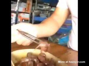 Live Fish Porn - Guy Eating Live Baby Rats