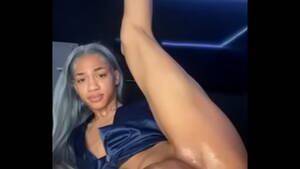 light black shemale - Light skin trans playing with herself - XVIDEOS.COM